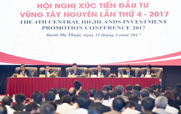 Thủ tướng Nguyễn Xuân Phúc dự Hội nghị Xúc tiến đầu tư vùng Tây Nguyên năm 2017. (Thời sự trưa 11/3/2017)